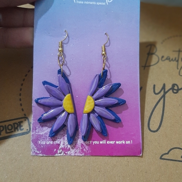Floral earrings - Picture 2 of 2